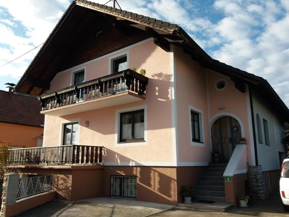 Wohnung mit Charme in Pinsdorf Exterior foto
